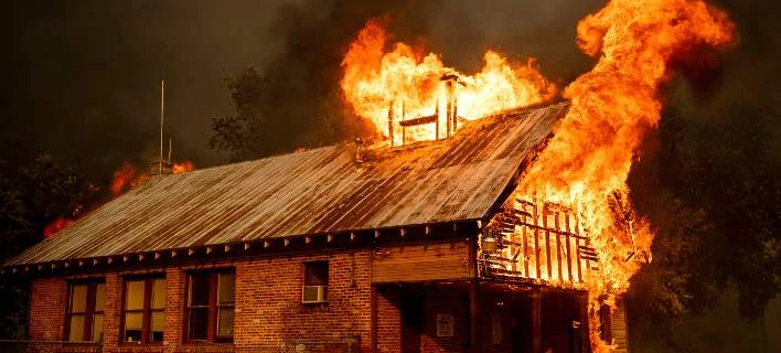 Φωτιές στην Καλιφόρνια: Περίπου 7.000 άνθρωποι εγκατέλειψαν τα σπίτια τους (Εικόνες)